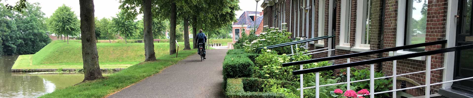 Pittoresk straatje in Dokkum